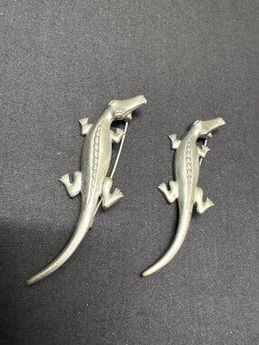Vintage Alligator Shaped Silver Tone Brooch Pins Set Of 2 Unique Animal Jewelry